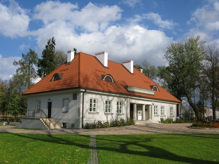 Budynek- Muzeum Ziemiaństwa w Dąbrowie