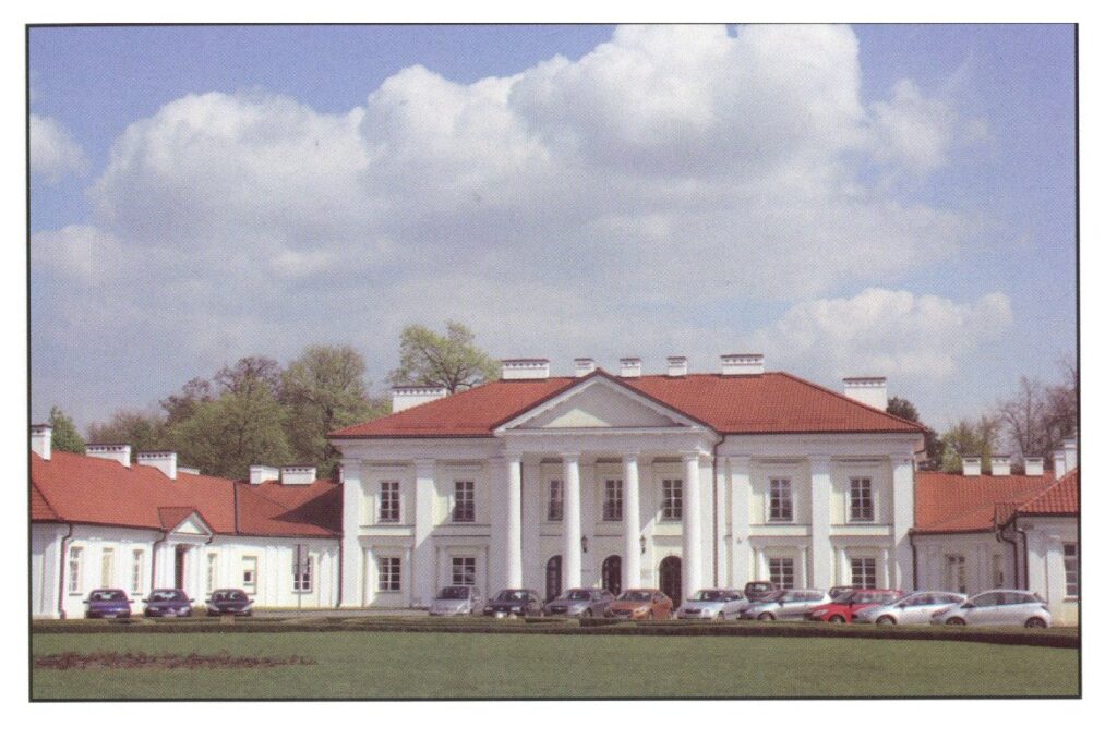 Widok na front pałacu Ogińskich w Siedlcach